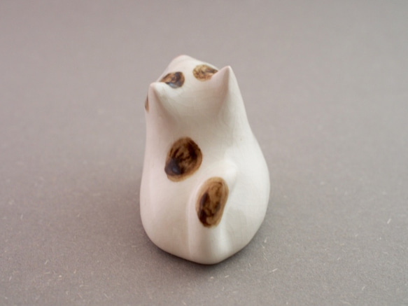 陶ネコシリーズ「ちびネコ」　たてしっぽ茶ブチ 2枚目の画像