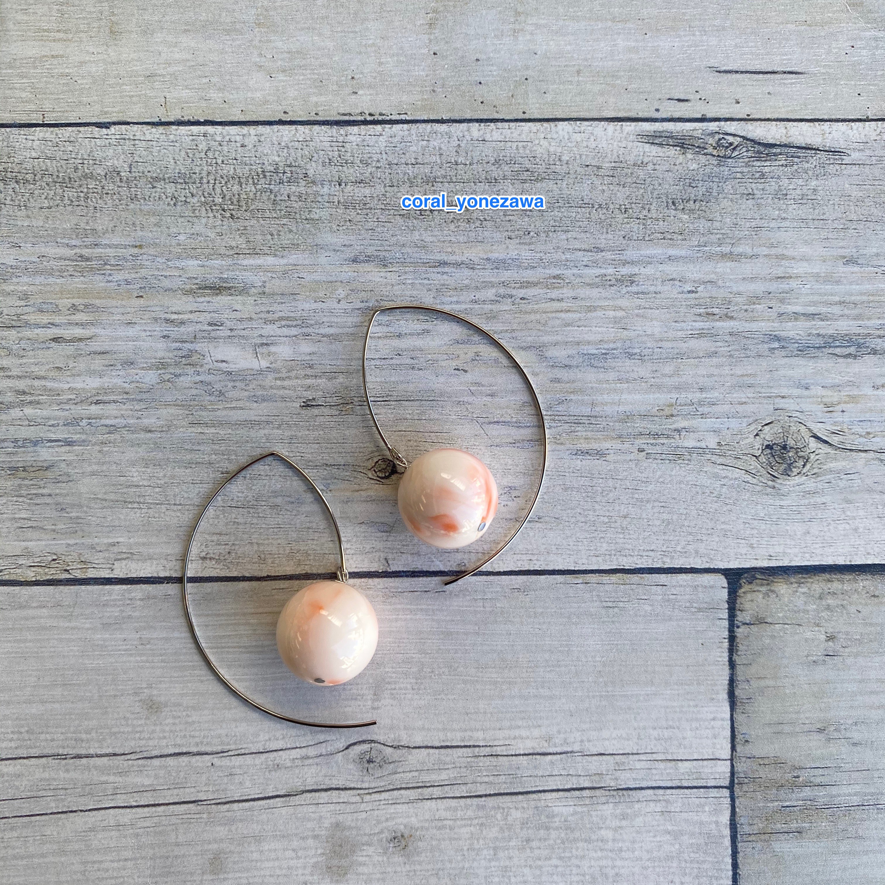 cool・ボリュームのピンクコーラル・フックピアス