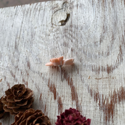 胸元に咲く花…珊瑚彫刻【ピンタック】 3枚目の画像