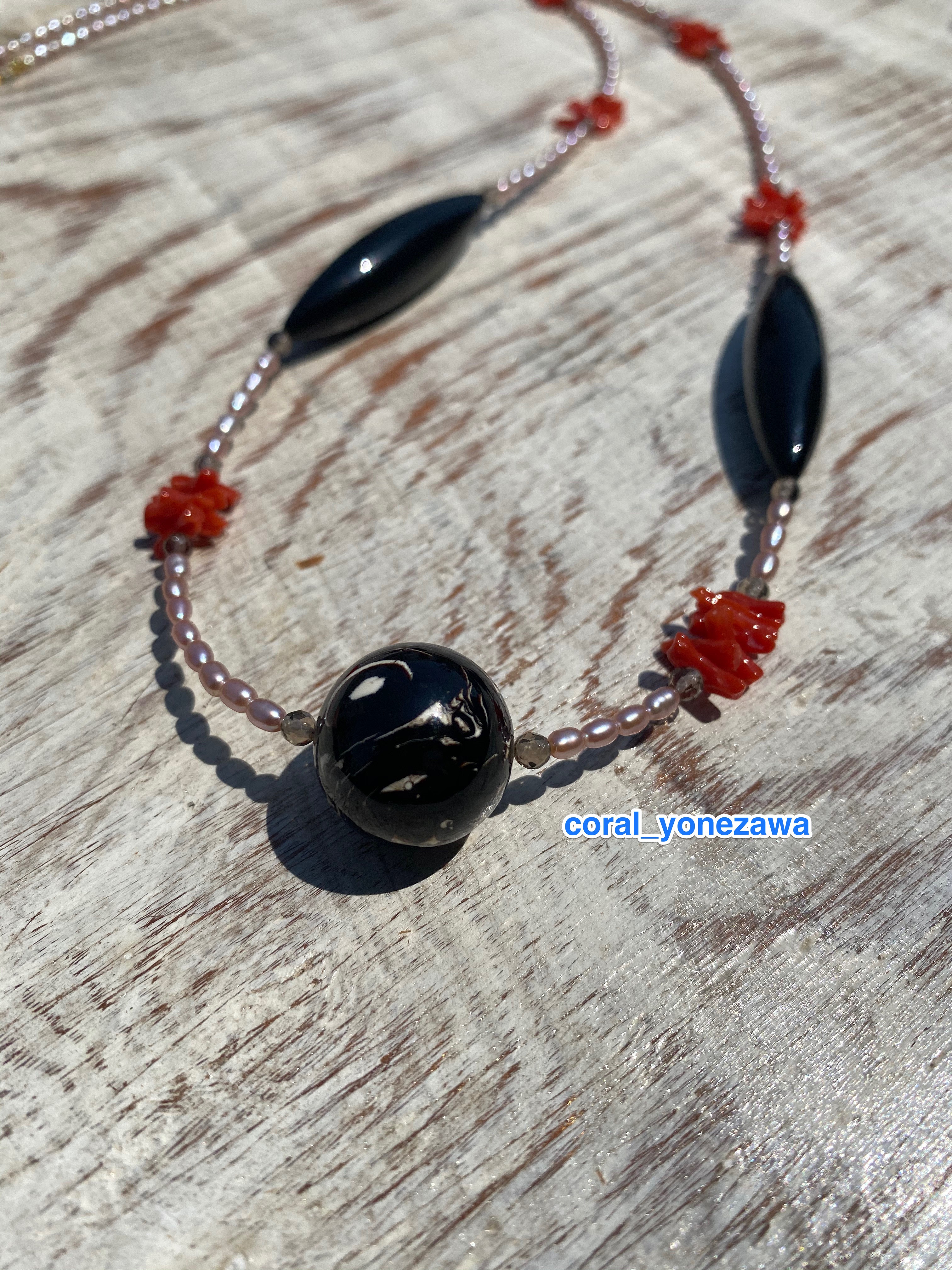 【一品物】赤い珊瑚とブラックコーラルのオリジナルデザインネックレス・K 18