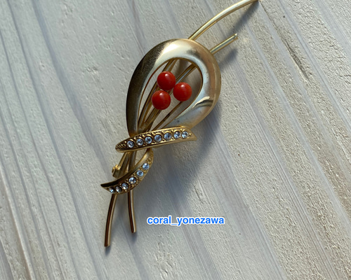 アウトレット出品‼︎早い者勝ち・珊瑚ブローチ〜艶消し赤珊瑚付き