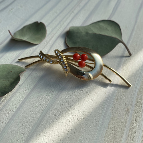 アウトレット出品‼︎早い者勝ち・珊瑚ブローチ〜艶消し赤珊瑚付き