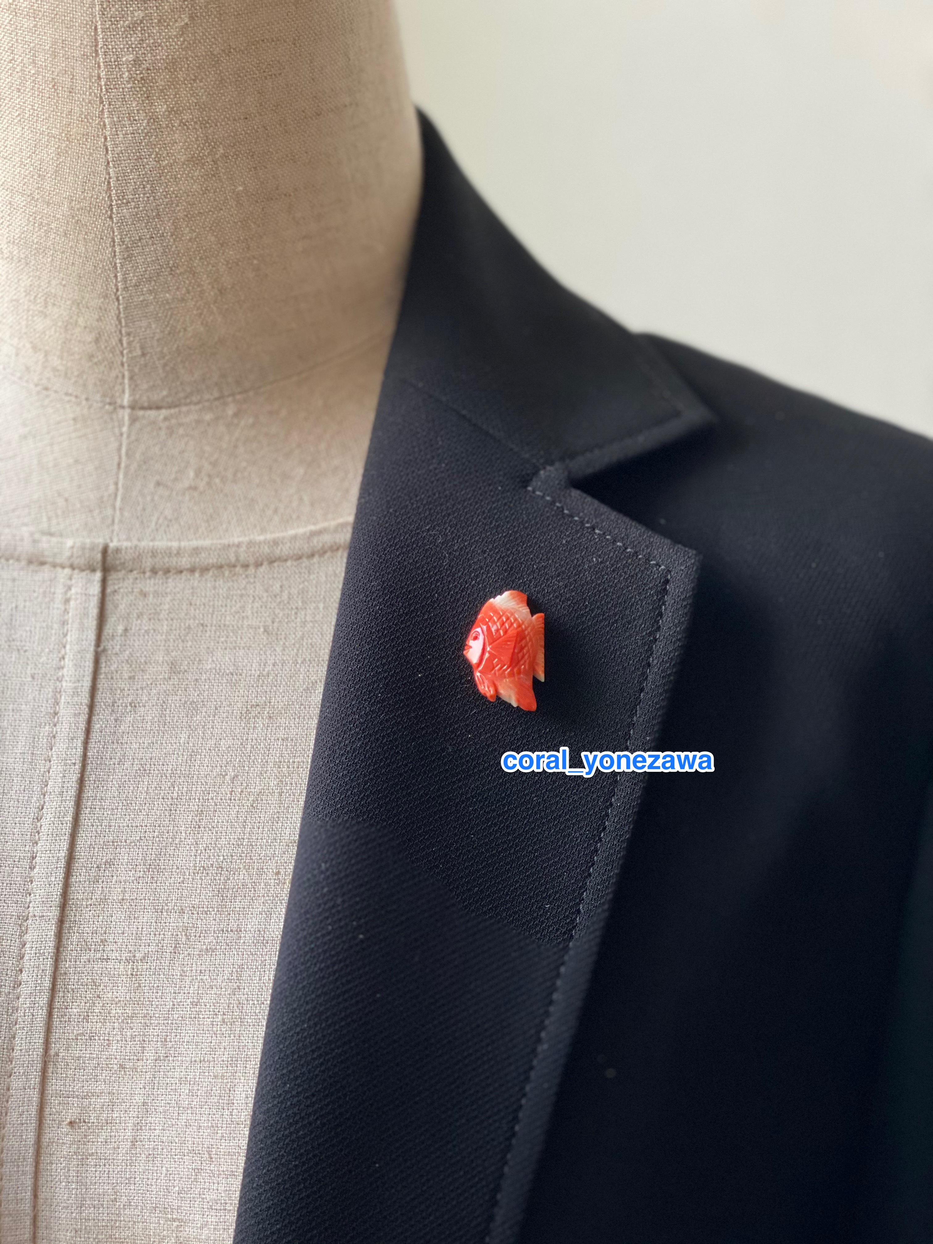 モモイロサンゴ彫刻ピンタック《熱帯魚》