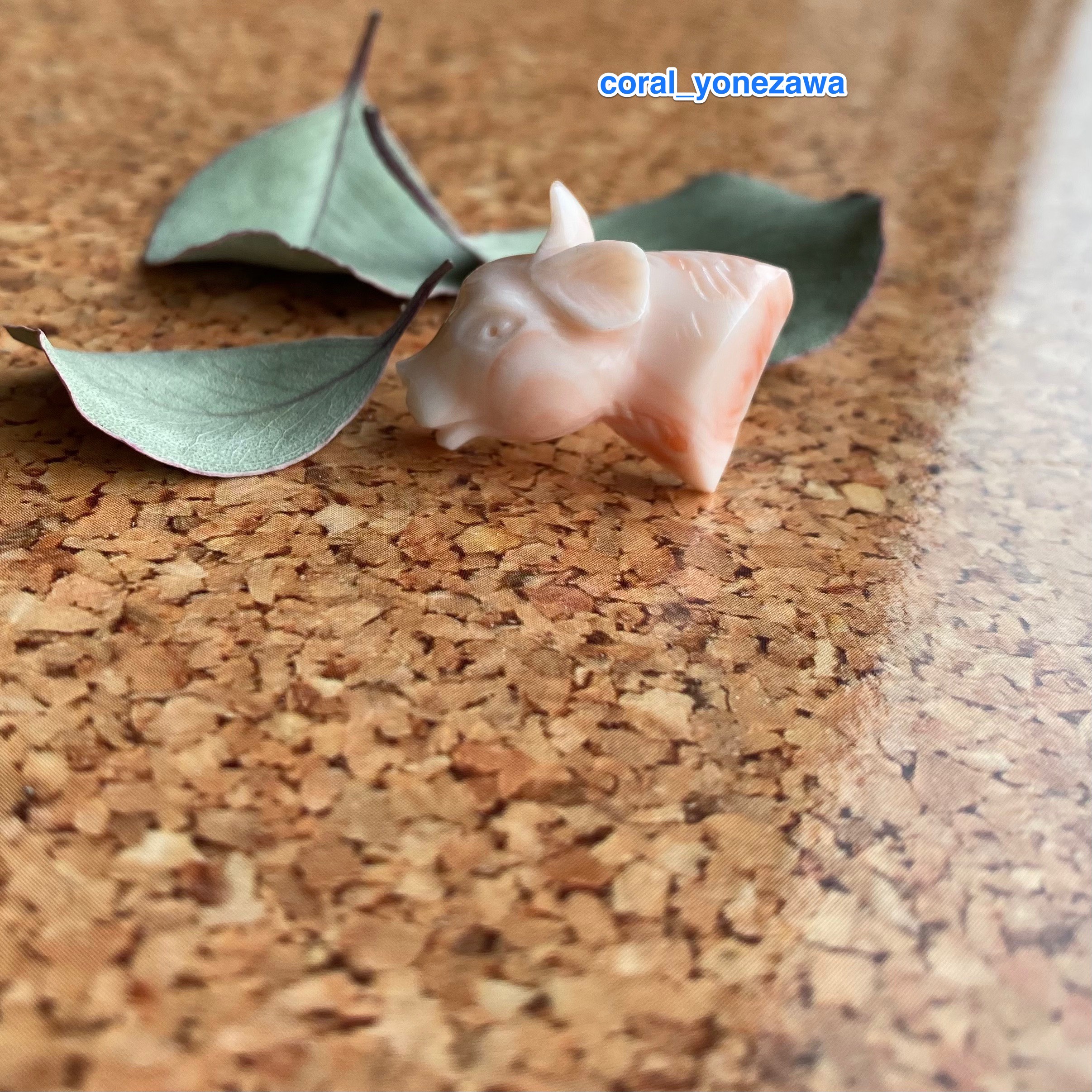 年男・年女・干支・縁起物・酪農家さんに…牛（丑年）・珊瑚彫刻ピンタック 4,565円