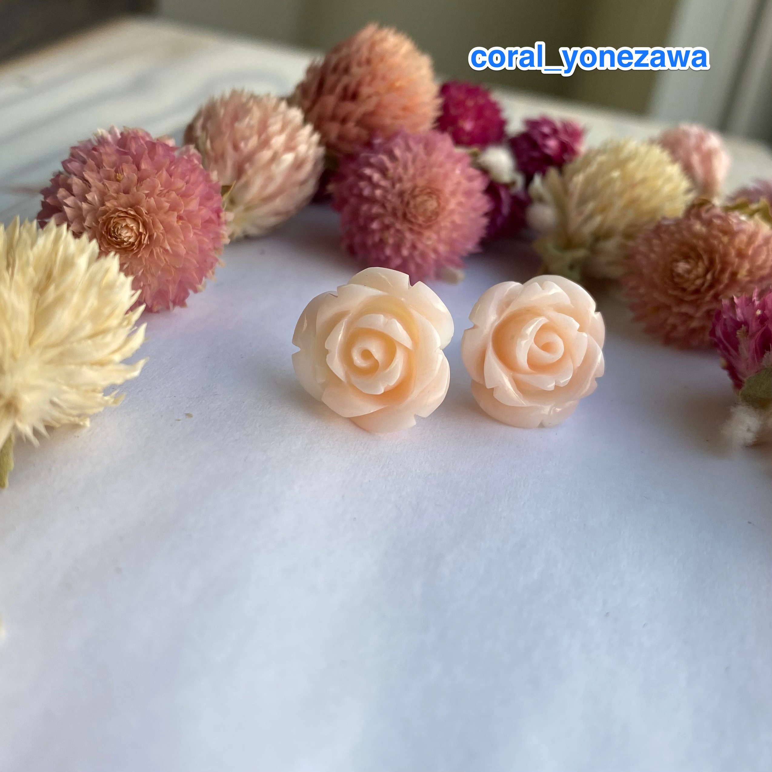 逸品・薔薇彫刻の珊瑚チタンピアス 35,750円