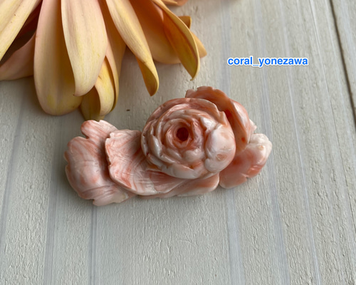 ヴィンテージブローチ 白珊瑚 薔薇彫刻 ホワイトローズ サンゴ バラ 花 上品① ヴィンテージブローチ 白珊瑚 薔薇彫刻 ホワイトローズ サンゴ