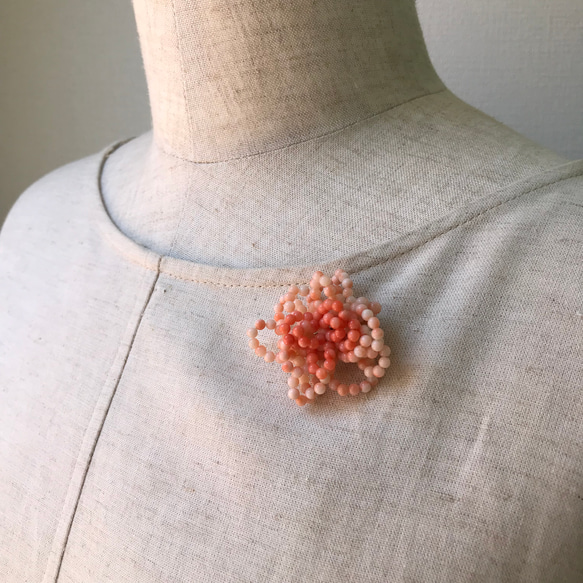 ピンク珊瑚で花編みブローチ・アウトレット 4枚目の画像