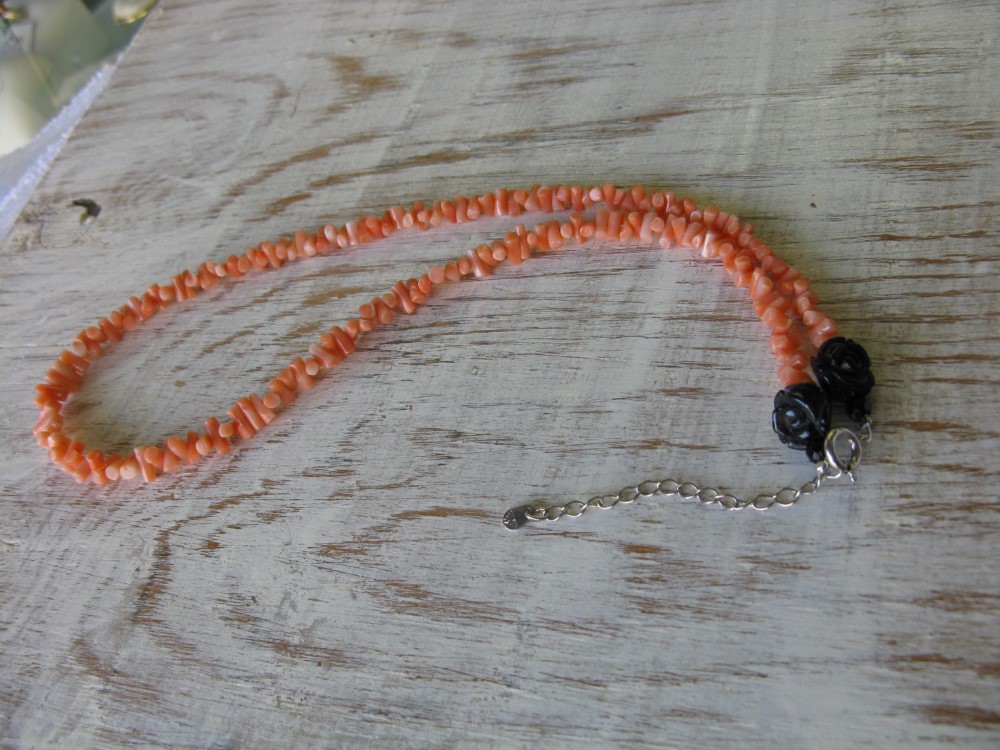 後ろ姿美人　珊瑚ネックレス 8,250円