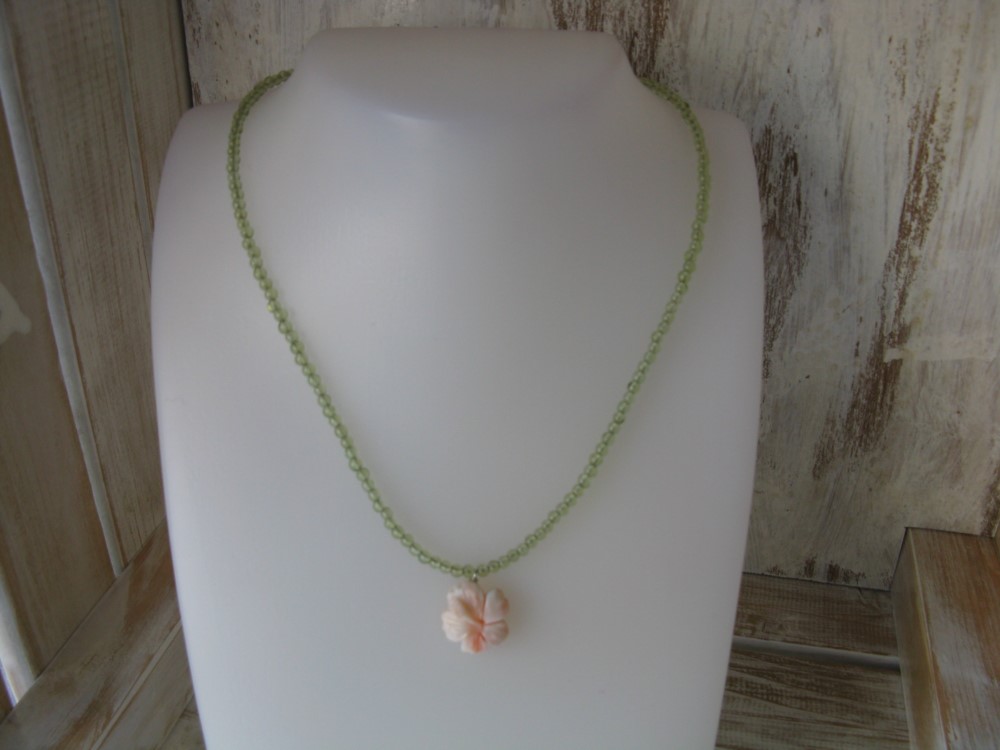 フラガールさんにおススメ♪　ハイビスカスのネックレス