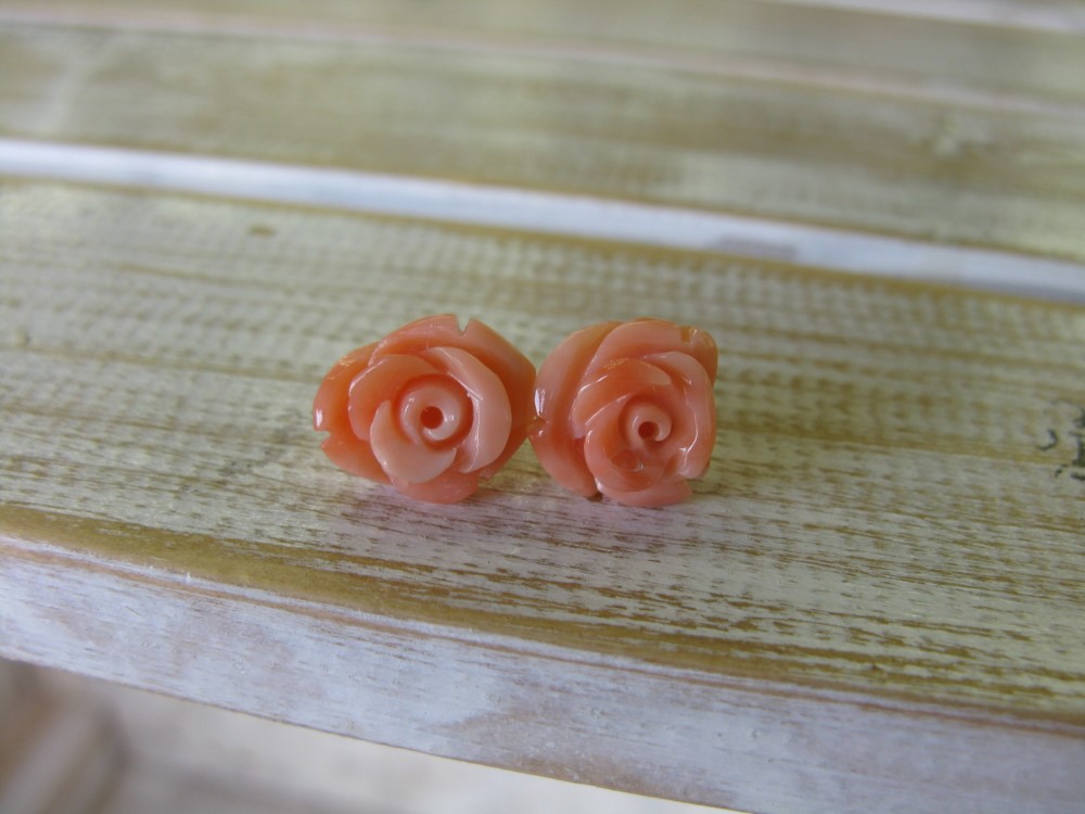 ピンク珊瑚のキュートなお花ピアス