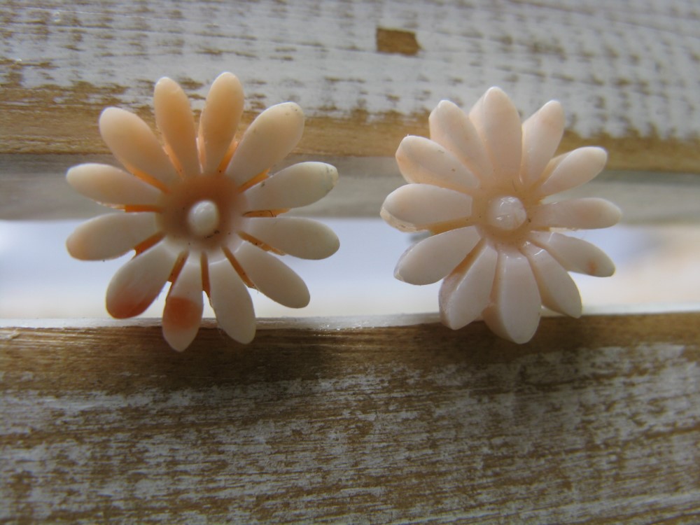 flower coral pierce