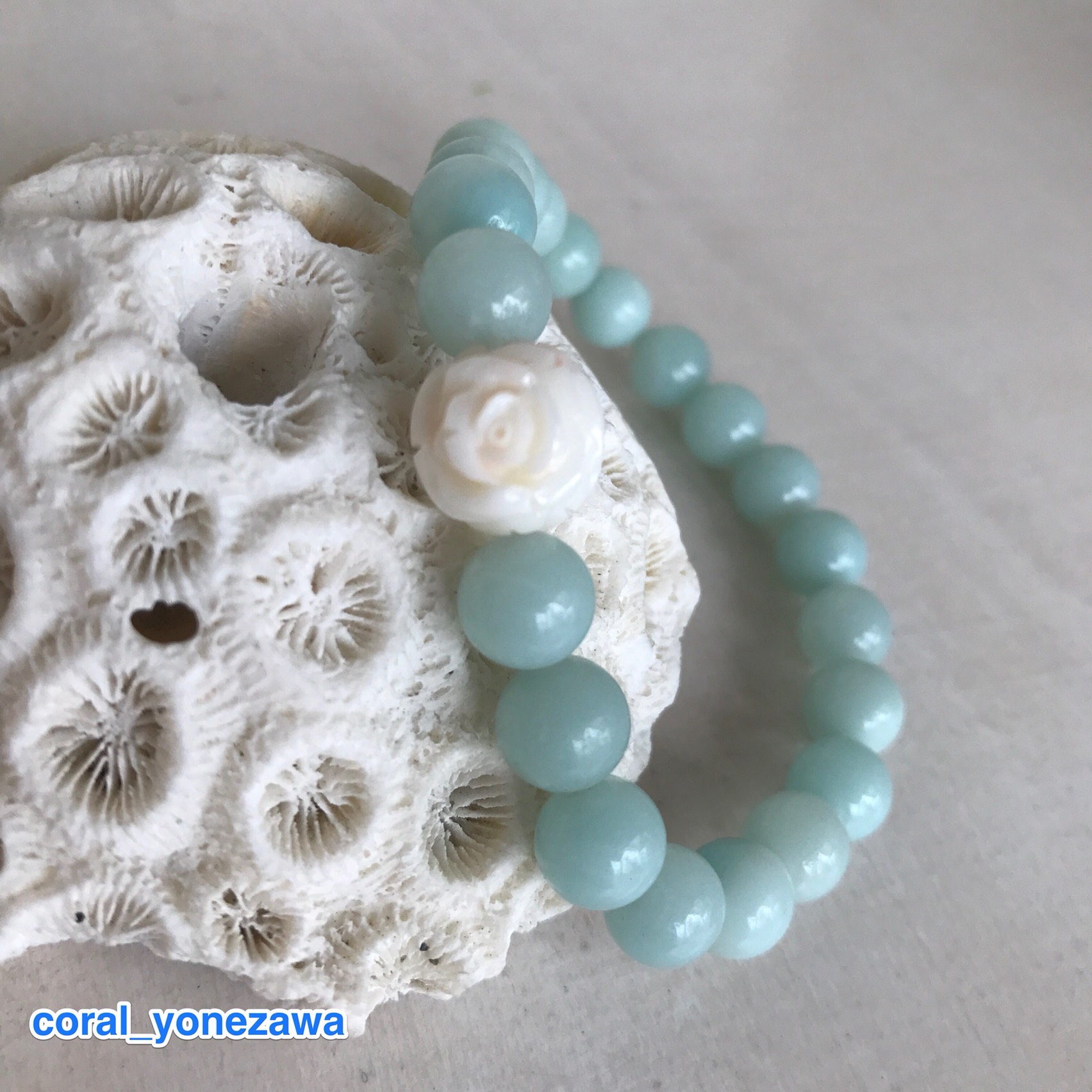 アマゾナイトとコーラルのバングル