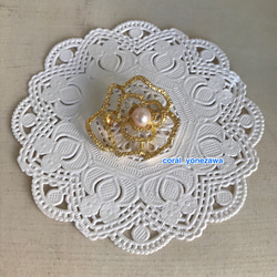 【母の日プレゼント好適品】可愛らしいサイズの本真珠ブローチ〜ローズ〜 3枚目の画像