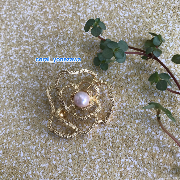 【母の日プレゼント好適品】可愛らしいサイズの本真珠ブローチ〜ローズ〜 4枚目の画像