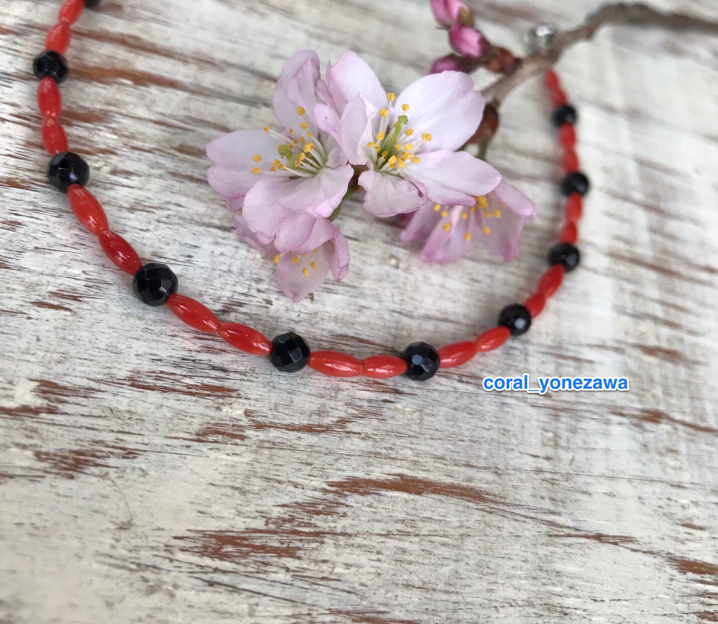 coralブレスレット〜RED &BLACK〜