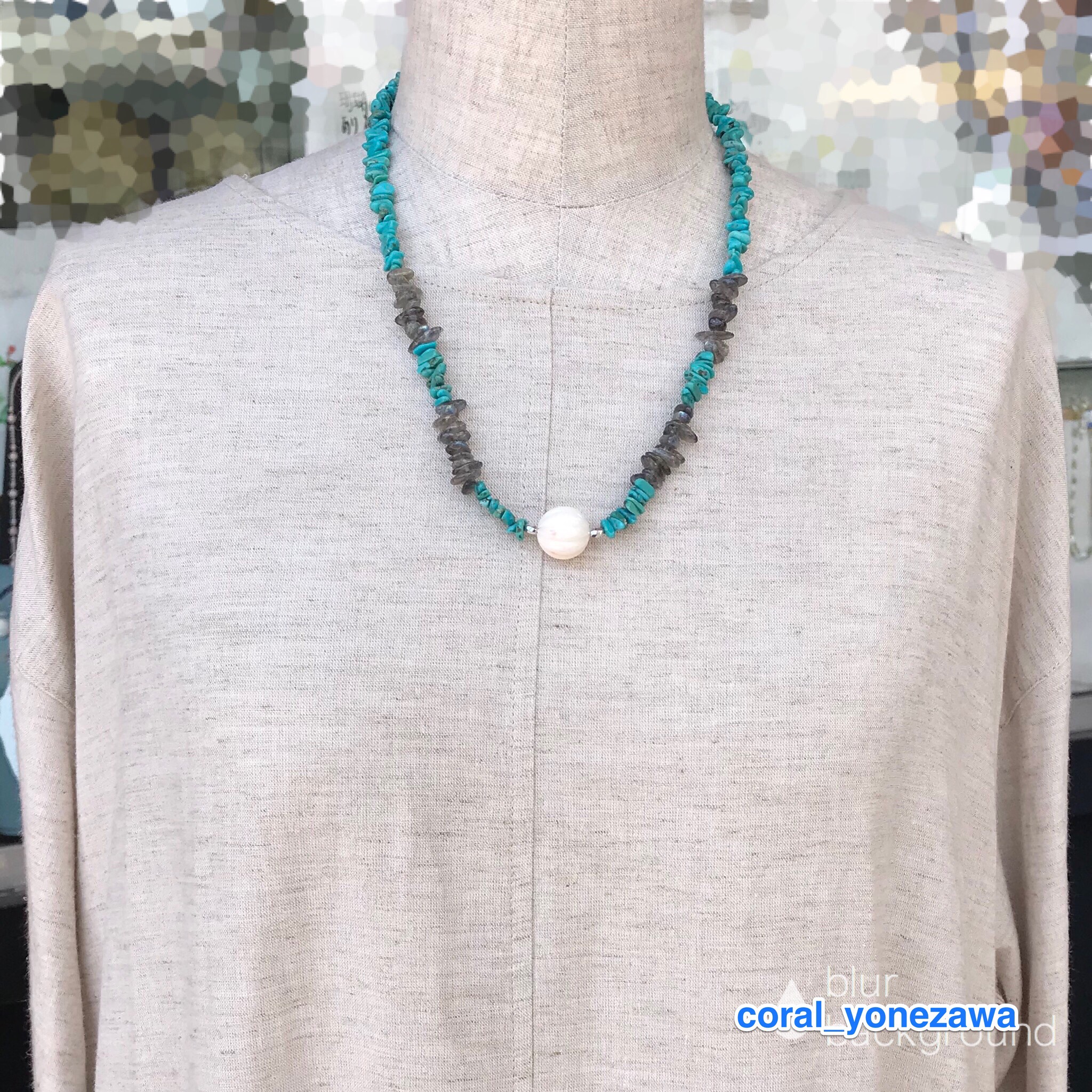 白珊瑚ボリュームの約15ミリメロンカット入り・セミロングネックレス（ターコイズ、ラブラドライト・SV）