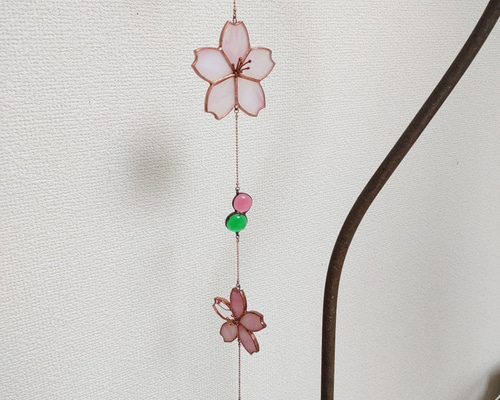 サンキャッチャー♡ハンドメイド品「3つのピンクのフラワー❁﻿.」 桜のサンキャッチャー＊ サンキャッチャー atelier-Yu. 通販 11276696