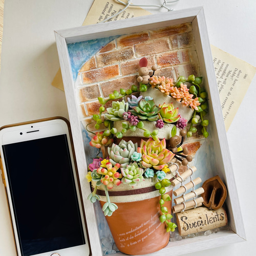 多肉ウォールアート♡多肉植物アレンジ♪樹脂粘土多肉 割れ鉢 レンガ調