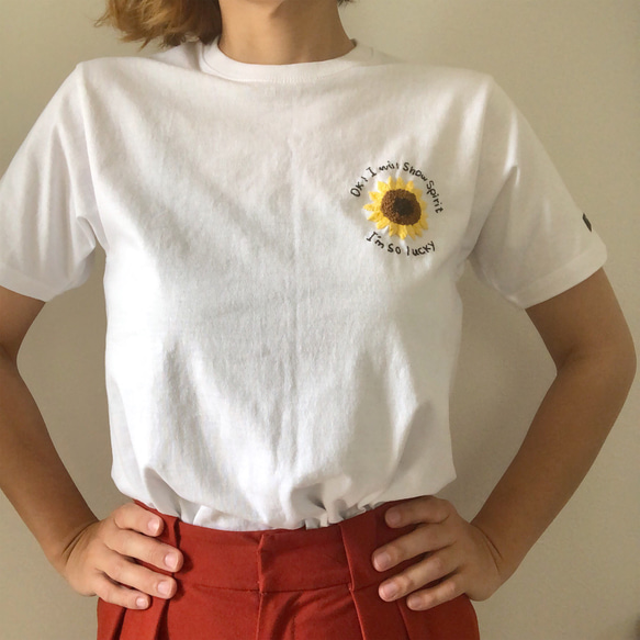 【手刺繍】ひまわり刺繍  "さあ！元気だしていこう！私はついてる！！"Tシャツ 6.6oz 夏に向けてピッタリ☆ 1枚目の画像