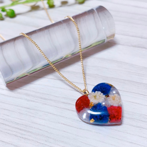 トリコロール フラワー ハート レジン ネックレス♪ ネックレス