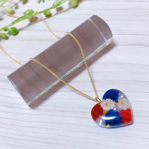 トリコロール フラワー ハート レジン ネックレス♪ ネックレス