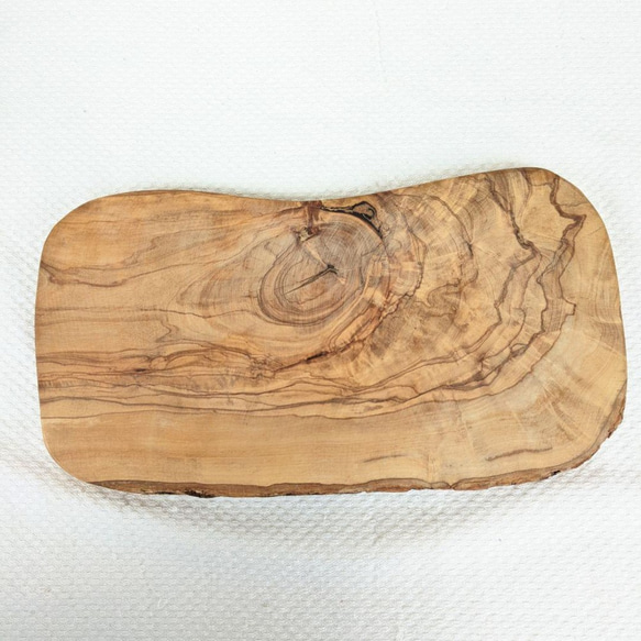◆オリーブの表皮と木目の調和が素敵すぎるカッティングボード 5枚目の画像