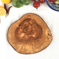 ◇ 緩慢而牢固的木紋溫和的橄欖木，帶有圓形切片的皮膚 第2張的照片