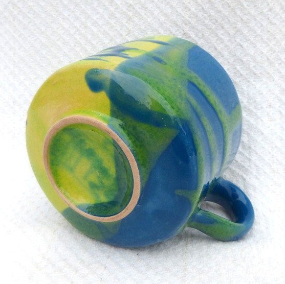 グリーン＆ブルー のハーモニーがかわいい模様に マグカップ　カラフル地中海陶器　直輸入　サパS　CCBVS 2枚目の画像