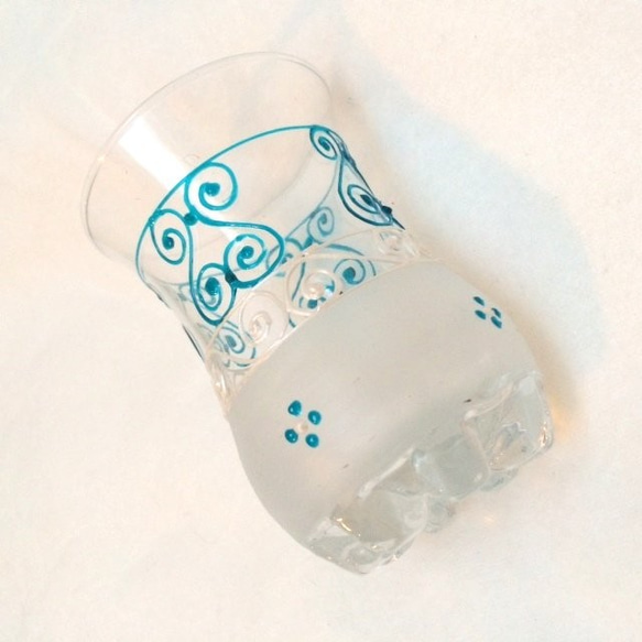 ブルーの模様が涼しげなチャイグラス☆チュニジア☆アラビアンナイトの世界　ホワイト＆ブルー　57ｂ 2枚目の画像