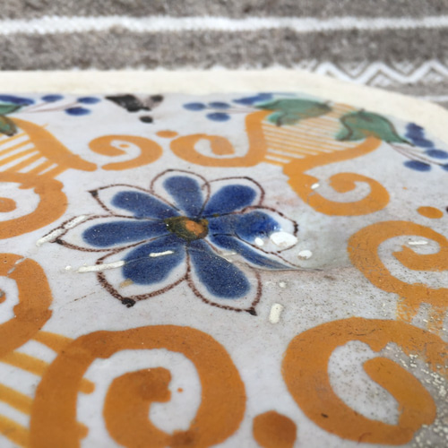 17世紀ごろのアンティークタイル ブルーのお花と竪琴のハーモニー 