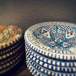 チュニジア・ナブールの陶器　ブルーの渦がかわいい モーリッシュスタイル柄 クスクス皿 22 tepsi 5枚目の画像