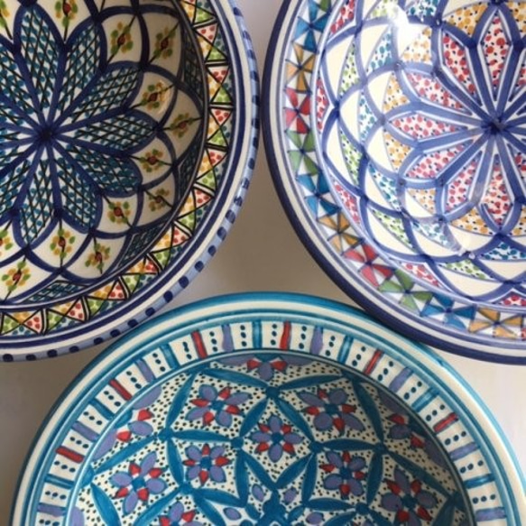 イタリア＆北アフリカ伝統万能絵付皿　甘く人を酔わせる青と赤　クスクス皿 55 tebsi 7枚目の画像