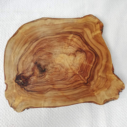 オリーブの木の輪切り　カッティングボード　皮つき 3枚目の画像