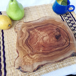 オリーブの木の輪切り　カッティングボード　皮つき 8枚目の画像