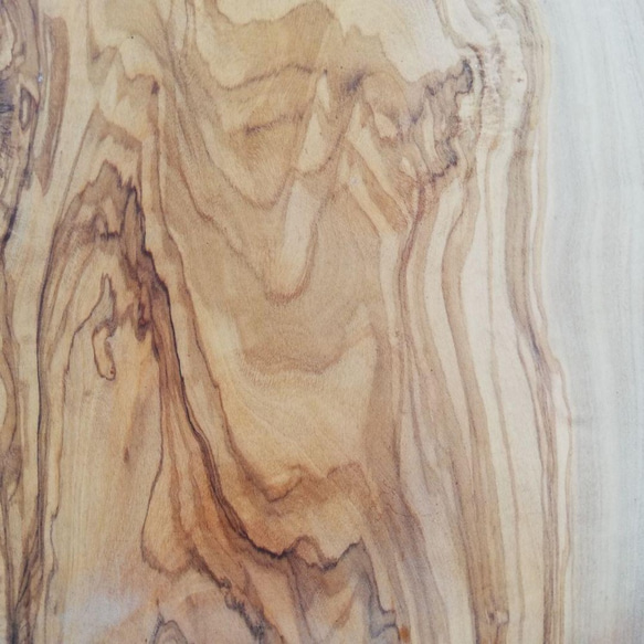 オリーブの木独特の木目が美しい！これぞ正に王道を行くまな板 6枚目の画像