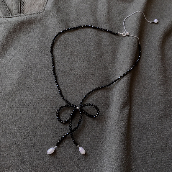 蝴蝶結黑尖晶石x淡水珍珠 s925純銀頸鍊鎖骨鍊 第5張的照片