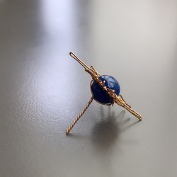 < 光芒 >藍晶石 14k銅鍍金繞線編製耳釘式耳環 單隻 第10張的照片