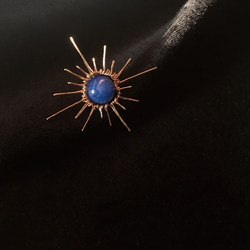 < 光芒 >藍晶石 14k銅鍍金繞線編製耳釘式耳環 單隻 第2張的照片