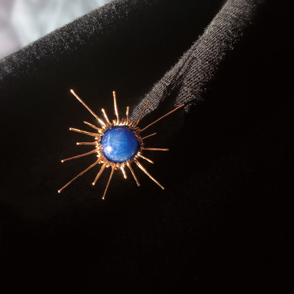 < 光芒 >藍晶石 14k銅鍍金繞線編製耳釘式耳環 單隻 第6張的照片