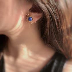 < 光芒 >藍晶石 14k銅鍍金繞線編製耳釘式耳環 單隻 第7張的照片
