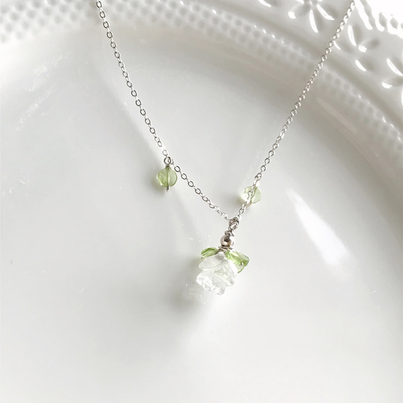 白水晶玫瑰花 x 橄欖石 s925純銀項鍊 第10張的照片