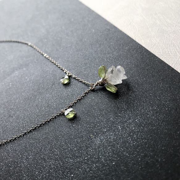 白水晶玫瑰花 x 橄欖石 s925純銀項鍊 第6張的照片