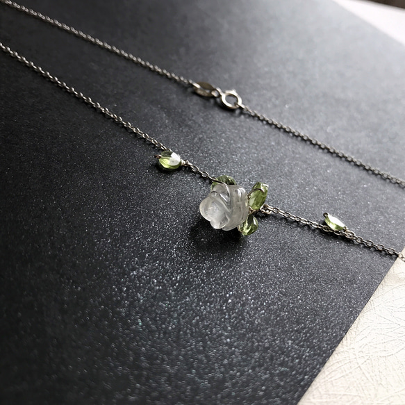 白水晶玫瑰花 x 橄欖石 s925純銀項鍊 第7張的照片