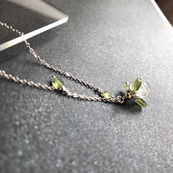 白水晶玫瑰花 x 橄欖石 s925純銀項鍊 第9張的照片