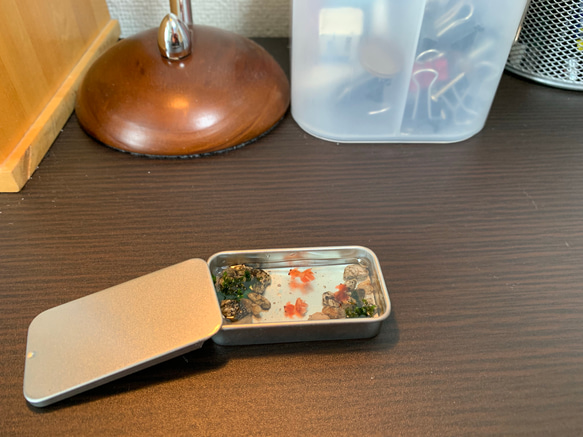 机の上の小さなオアシス☆レジン金魚アート 3枚目の画像