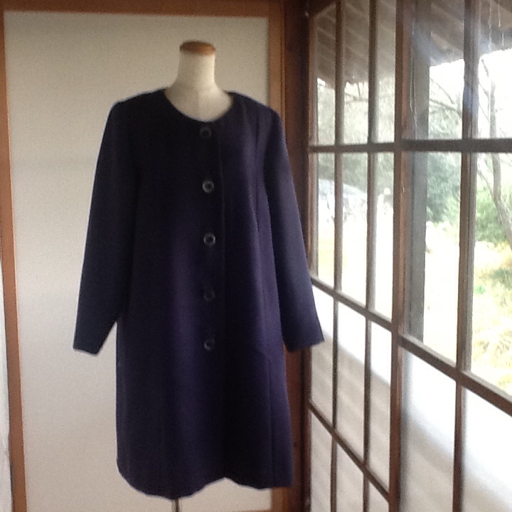 紺色ウールのコート
