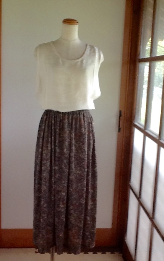 モスグリーンのロングギャザースカート