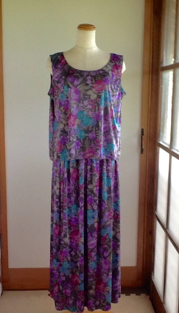 グレーに紫、ピンク、ブルーの花が可愛いロングギャザースカート 4枚目の画像