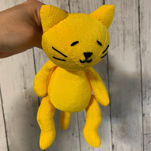 黄色いダルネコちゃん ハンドメイド ぬいぐるみ 猫 ぬいぐるみ