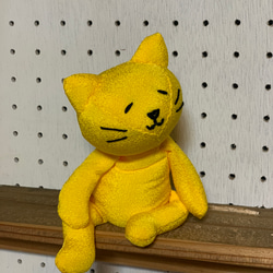 黄色いダルネコちゃん ハンドメイド　ぬいぐるみ　猫 2枚目の画像